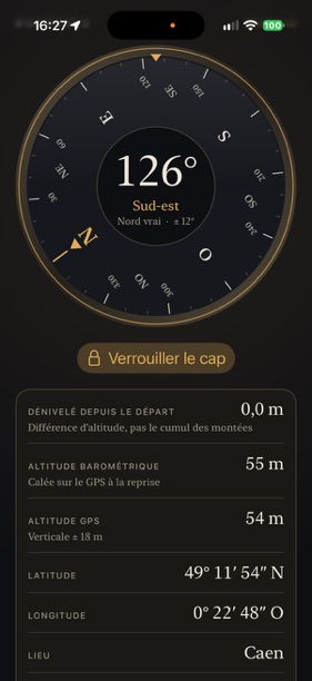 Écran de Boussole : cadran à 126 degrés, sud-est, nord vrai moins 12 degrés, au-dessus de Caen.